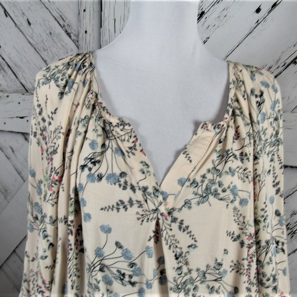 Soft Floral print V-neck Peasant Blouse - Picture 5 of 7
